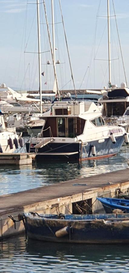 Salerno Yacht Hotel ภายนอก รูปภาพ